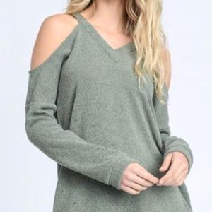 Cutout Long sleeved shirt
